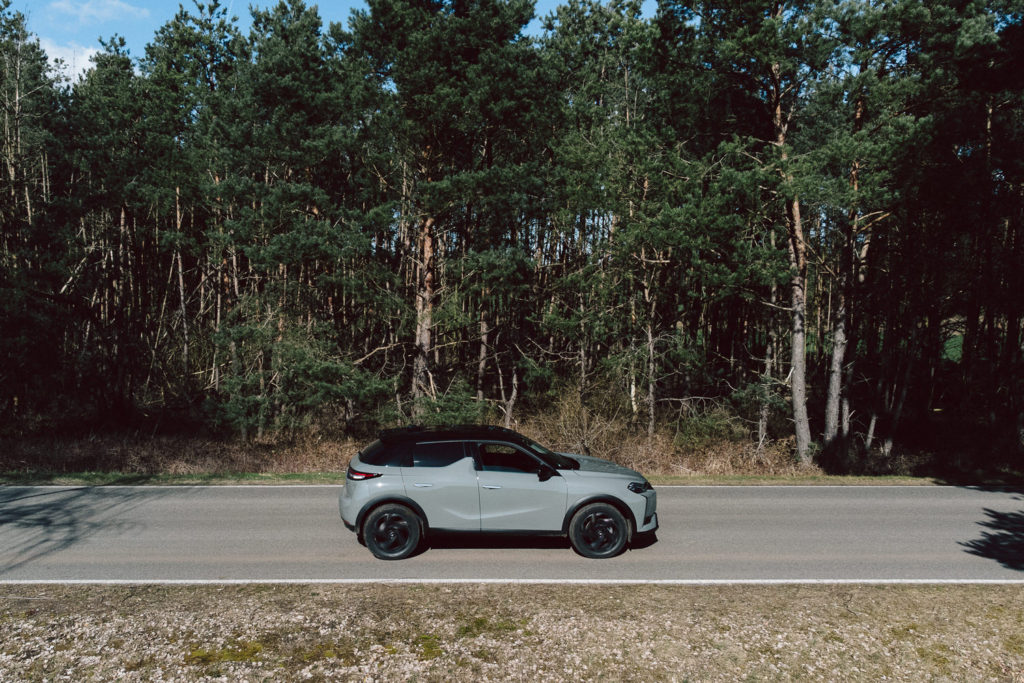 Kooperation für Jannik Schümann mit dem Elektroauto von DS