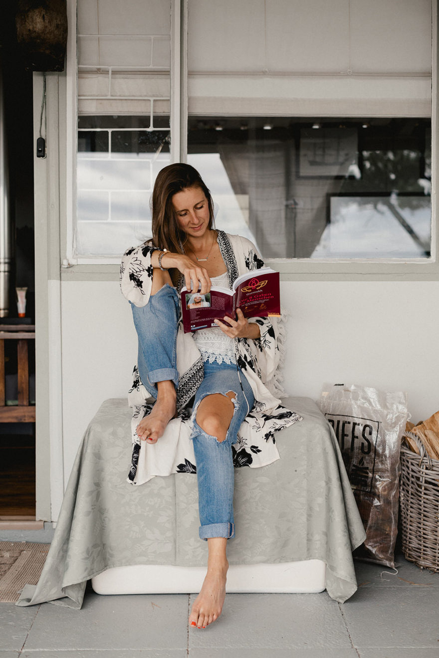 Laura Malina Seiler x Higher Self Home – Hannes Thun – Lifestyle Photographer & Content Creator